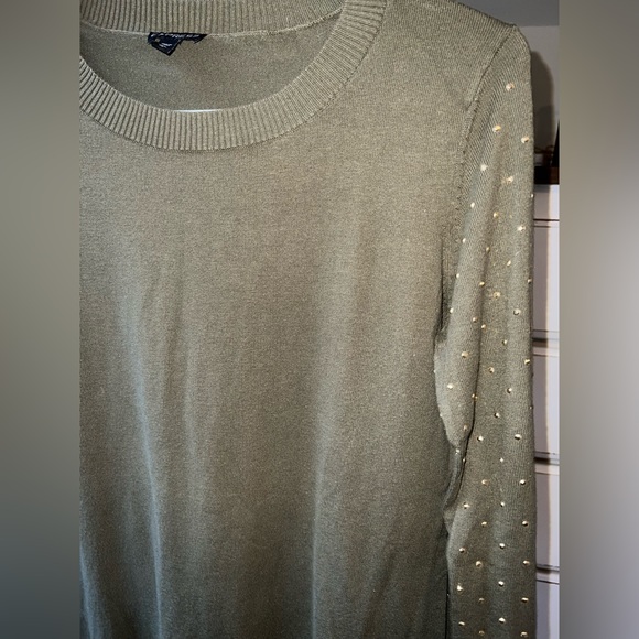 Express Sweater - Picture 3 of 3